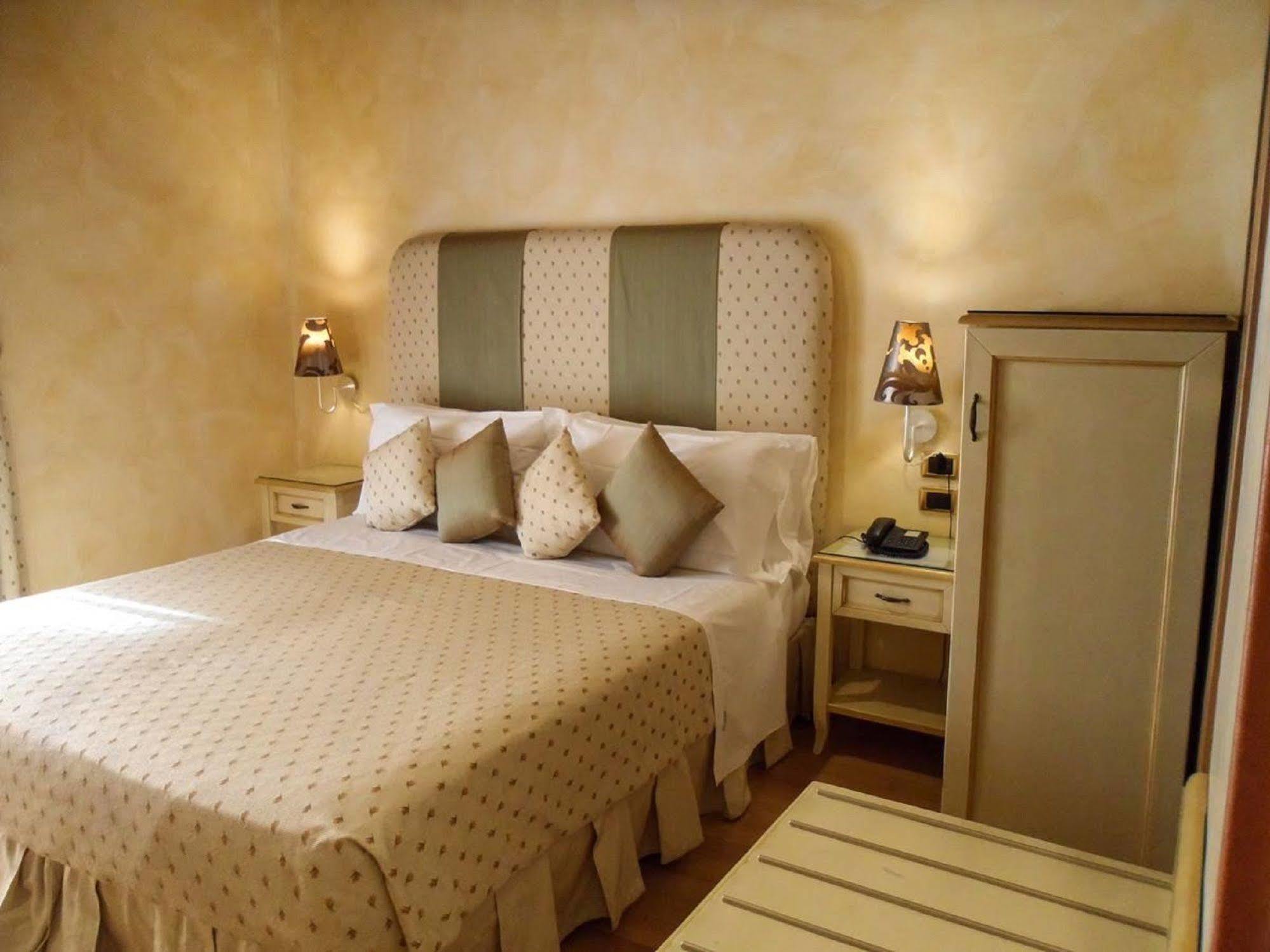 Condotti Rooms Roma Exterior foto